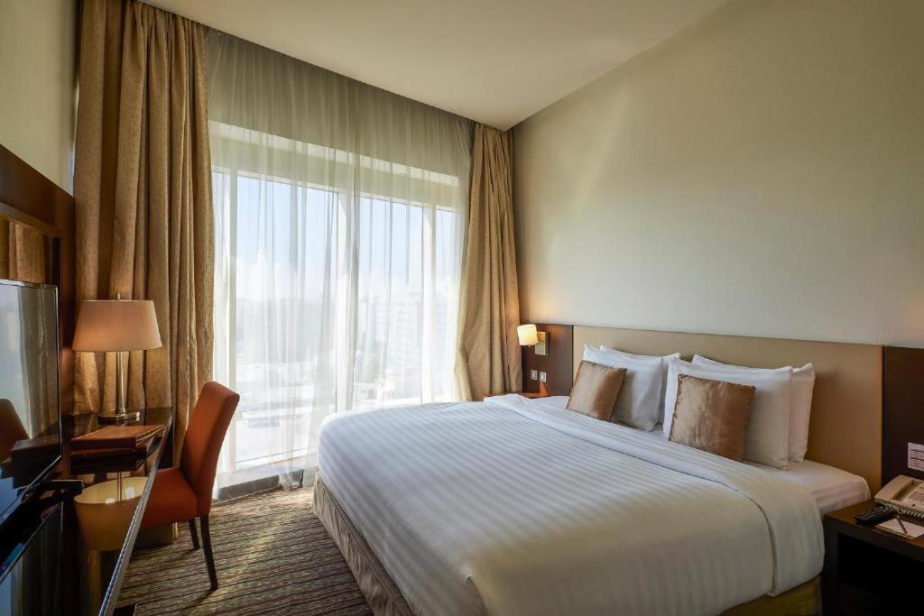 Safir Hotel Doha Bagian luar foto